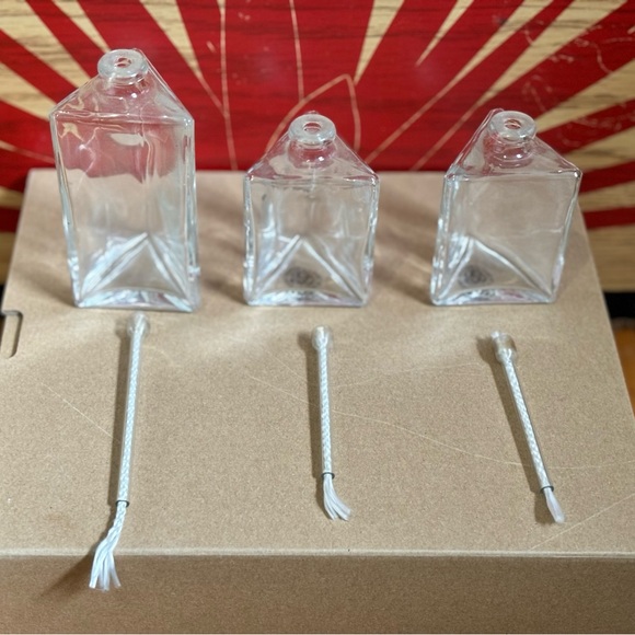 Set of (3) Vintage Triangle Lamplight Farms Austria Refillable Oil Lamps - Picture 6 of 7